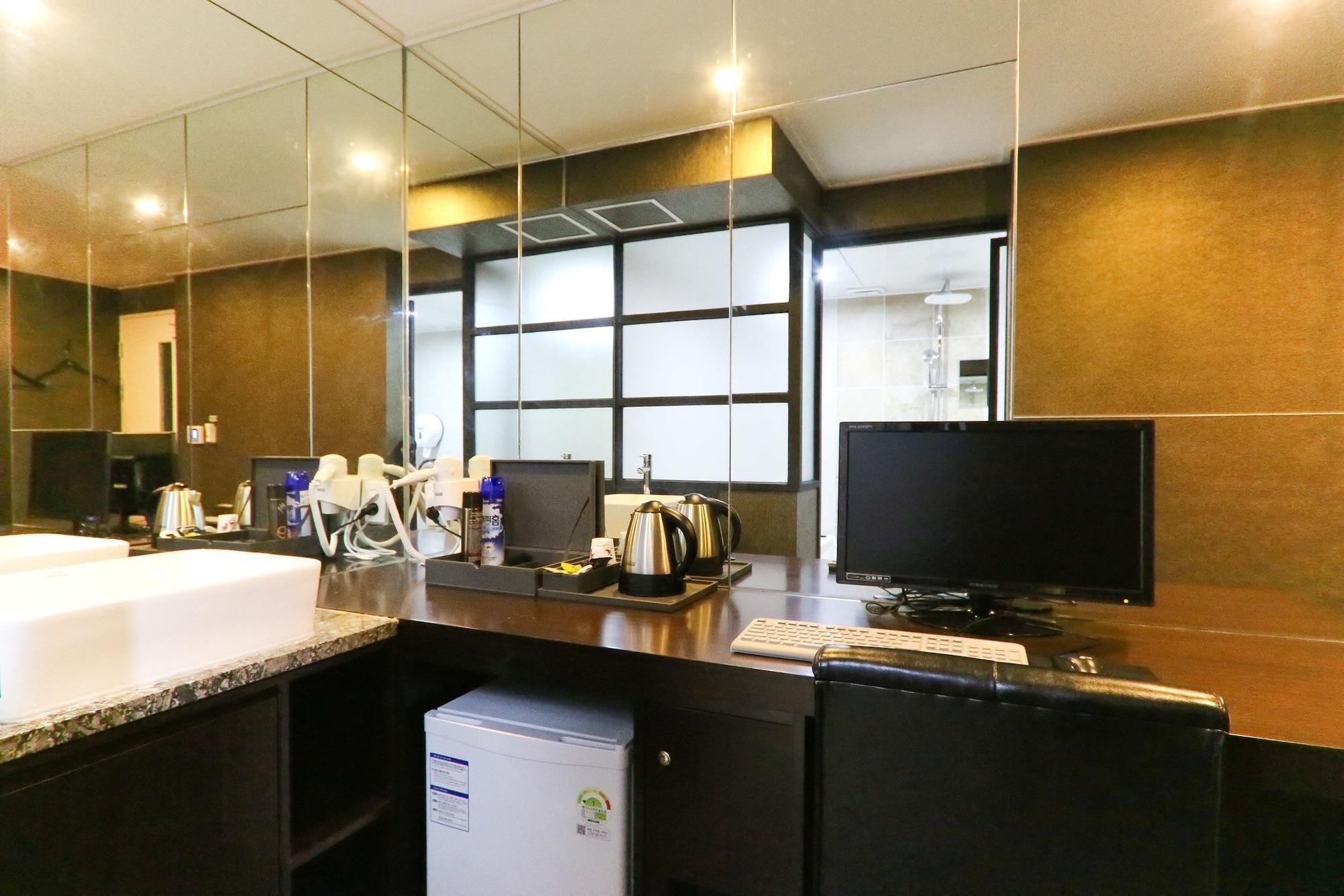 Louis Hotel Busan Exterior photo