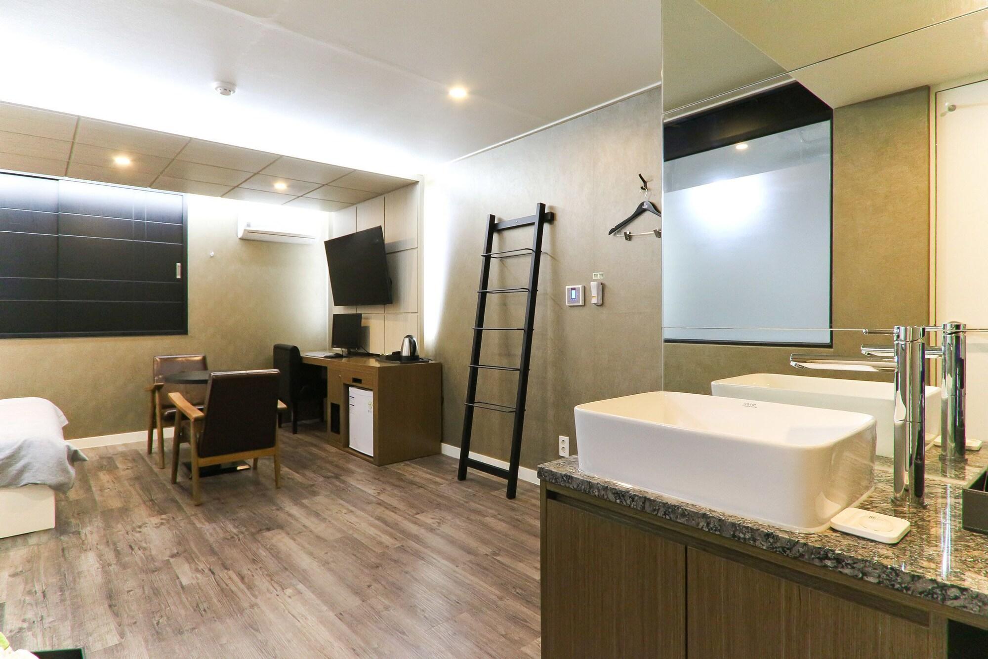 Louis Hotel Busan Exterior photo